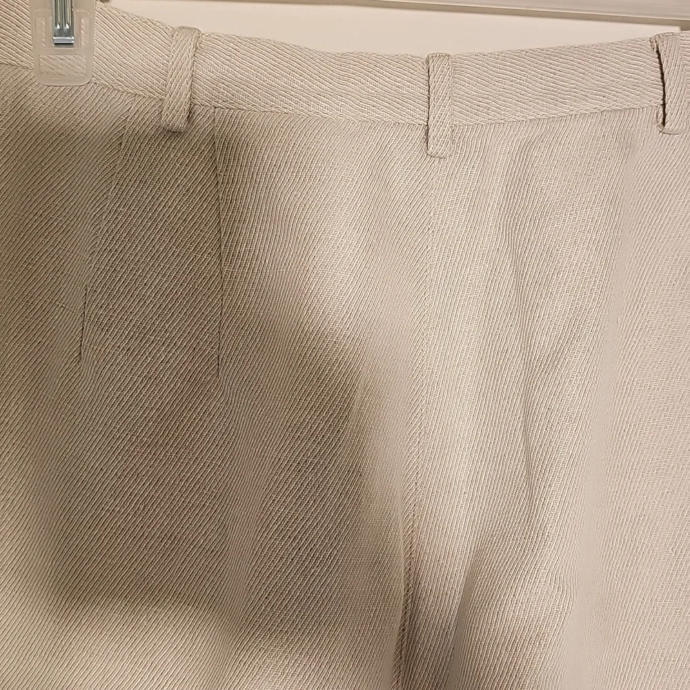 Liz Claiborne Womens Light Tan Slacks. Size 12. Front Pockets. - Picture 4 of 8